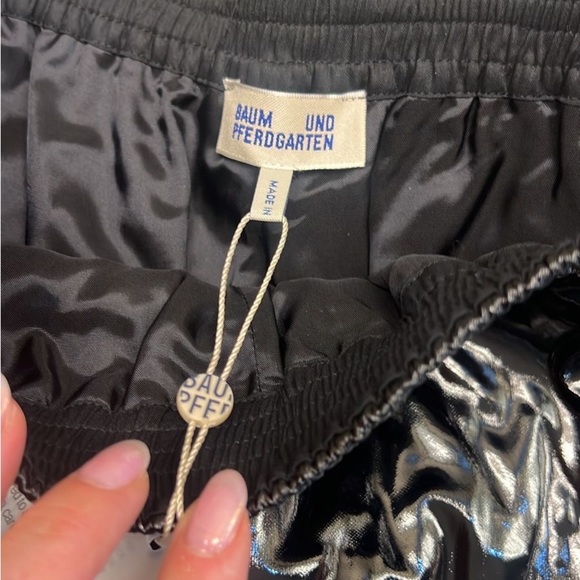 Scandinavian Baum und Pferdgarten Glossy Black shorts with Reflective Sheen - Picture 2 of 9